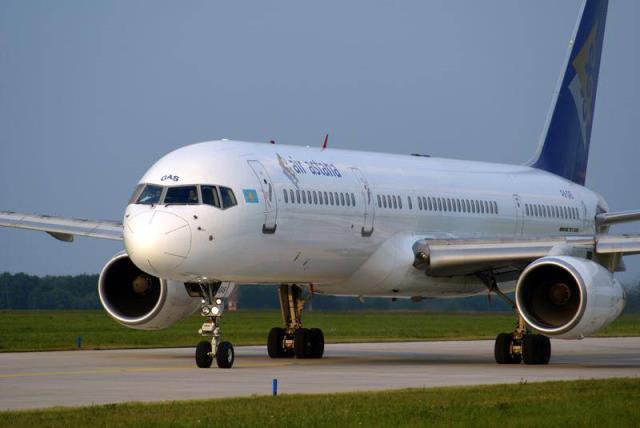 Рейс Air Astana из Парижа задержан из-за технических работ на самолете