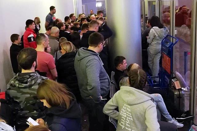 Из-за неисправного самолета 480 человек застряли в аэропорту Шереметьево