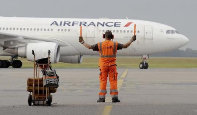 Французские профсоюзы призвали сотрудников Air France провести забастовку