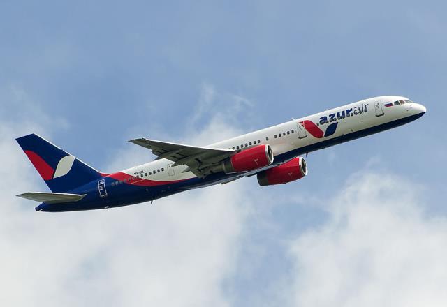 Самолет авиакомпании Azur air прилетел в Новосибирск из Таиланда с 11-часовой задержкой