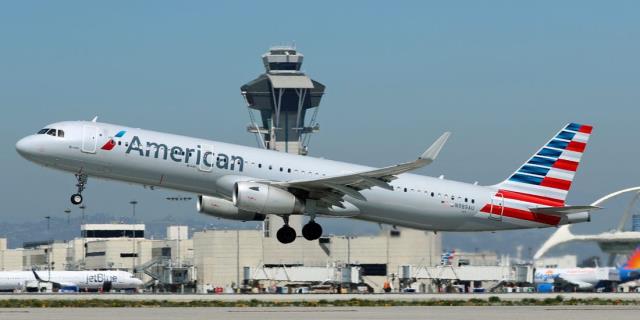 American Airlines сократит международные рейсы в летний сезон на 60%
