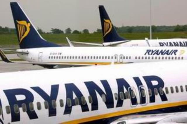 Авиакомпания Ryanair хочет запретить диспетчерам бастовать.