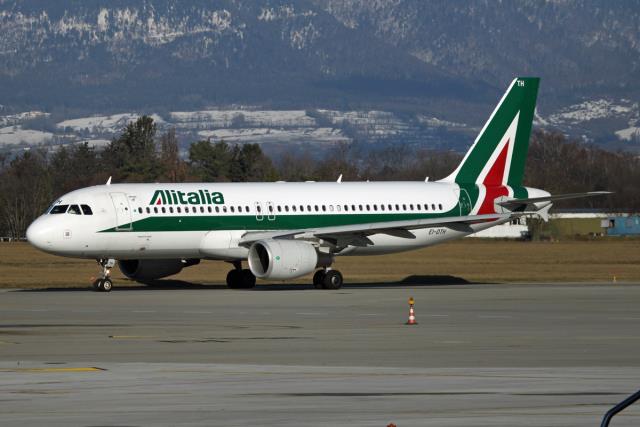 Пилоты и бортпроводники авиакомпании "Alitalia" проведут забастовку.
