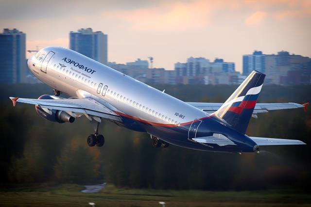 ВЭБ передал авиакомпании "Россия" четыре самолета "Трансаэро" для дальневосточных перевозок