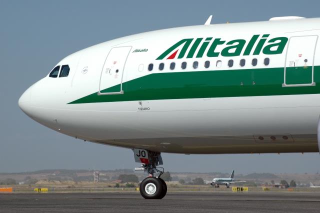 Авиакомпания Alitalia может сократить до 1600 сотрудников