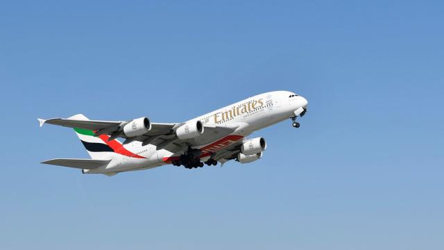 Авиакомпания Emirates предупредила о задержке и отмене рейсов в Европу из-за погоды