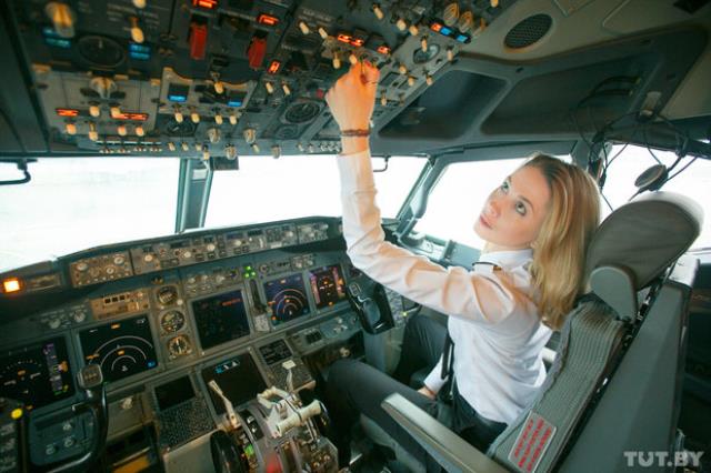 Авиакомпания Singapore Airlines впервые пригласила на работу женщин-пилотов