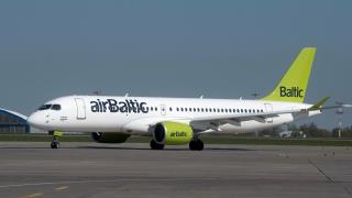 Латвийская авиакомпания airBaltic отменит все свои рейсы с 17 марта