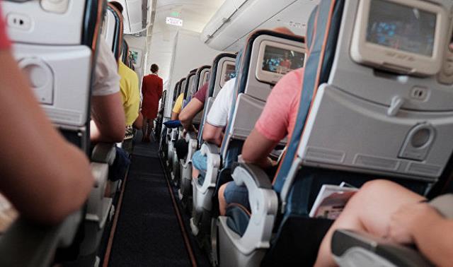 Пассажиры российской авиакомпании пять часов задыхались в самолете