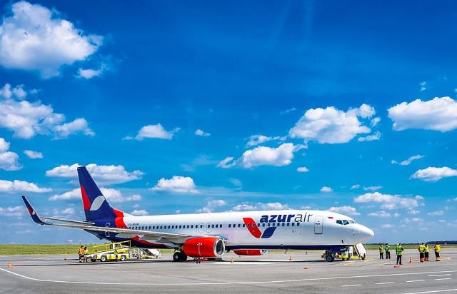 Рейс Azur Air из Сургута в Анталью задержан на семь часов из-за недомогания летчика