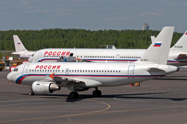 Авиакомпания "Россия" получила первый самолет в новой ливрее.