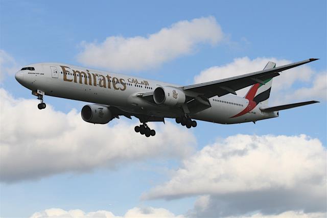 "Emirates" ежегодно инвестирует более $6 млн. в установку и обслуживание медоборудования на борту самолетов